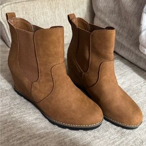 Universal Threads Tan Wedge Boots